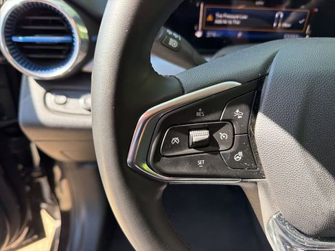 Used 2025 Chevrolet Trax LT w/ LT Convenience Package FWD image 18