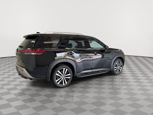 Certified 2025 Nissan Pathfinder Platinum w/ Lighting Package (N93) image 12