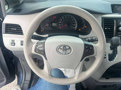 Used 2014 Toyota Sienna LE FWD image 13