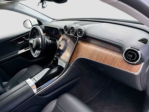 Used 2024 Mercedes-Benz GLC 300 image 31