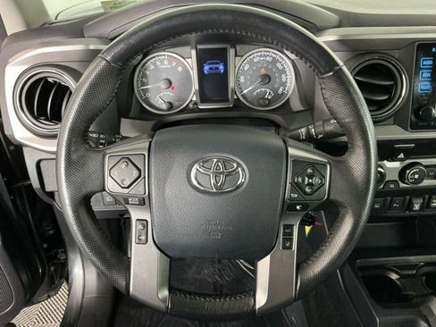 Used 2019 Toyota Tacoma SR5 AWD/4WD image 15