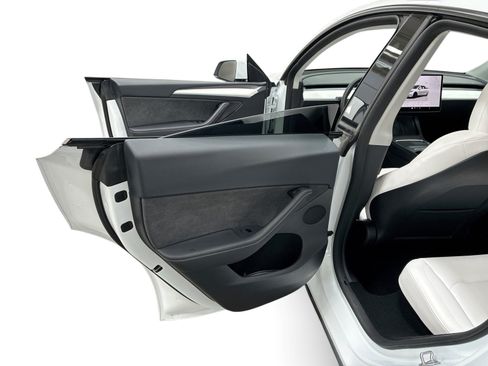 Certified 2023 Tesla Model Y Performance AWD/4WD image 8