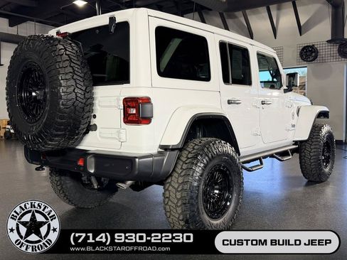 Used 2025 Jeep Wrangler Unlimited Sahara w/ Safety Group AWD/4WD image 18
