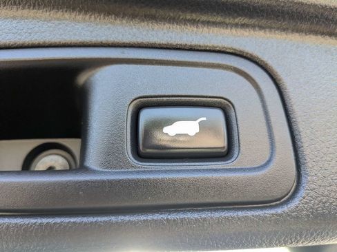 Used 2016 Honda Pilot Touring image 14