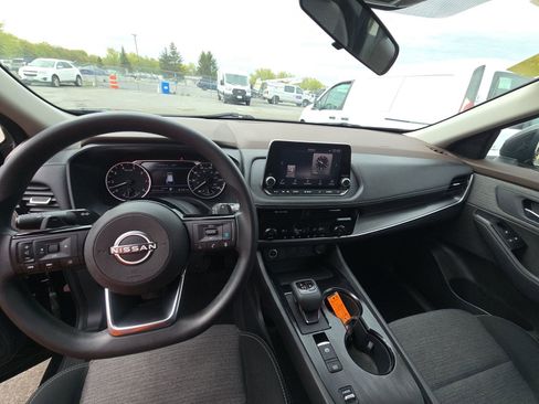 Used 2022 Nissan Rogue SV FWD image 10