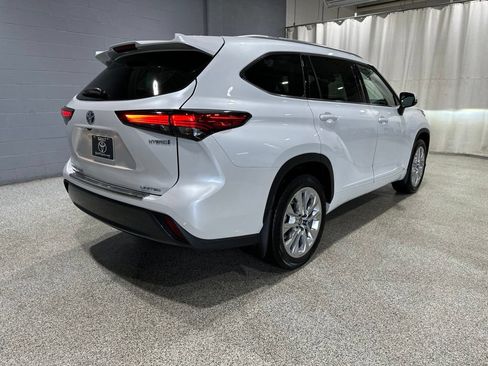 Used 2023 Toyota Highlander Limited AWD/4WD image 3