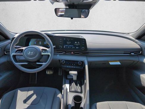 New 2026 Hyundai Elantra SE FWD image 18