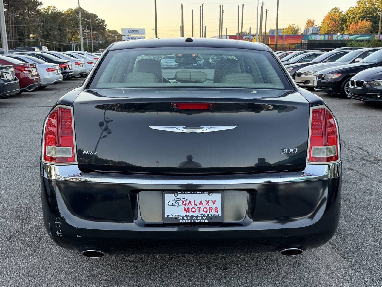Used 2013 Chrysler 300 AWD image 4