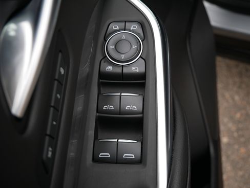 Used 2025 Cadillac XT4 Premium Luxury image 19