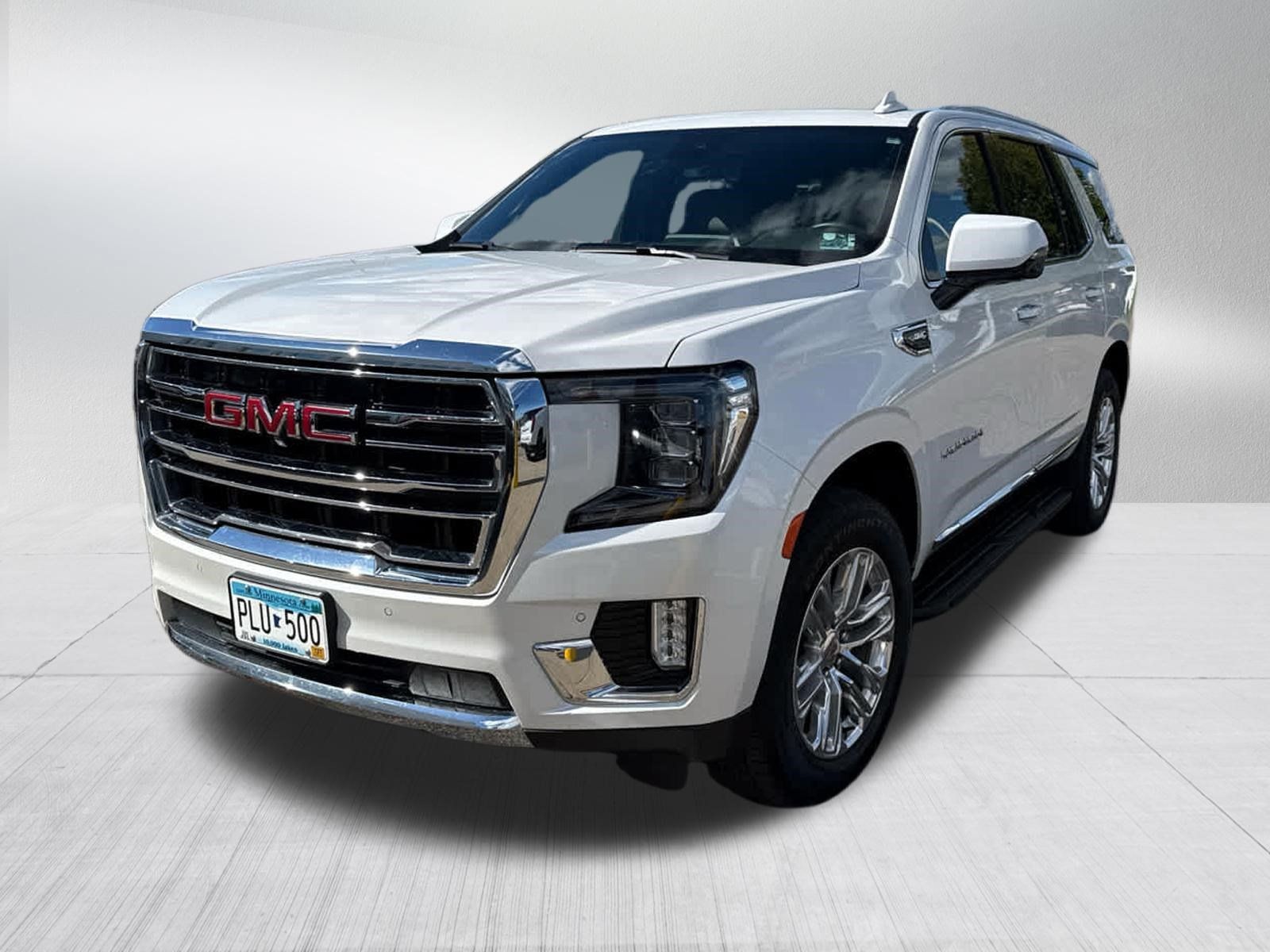 Used 2023 GMC Yukon SLT w/ SLT Premium Package AWD/4WD image 3