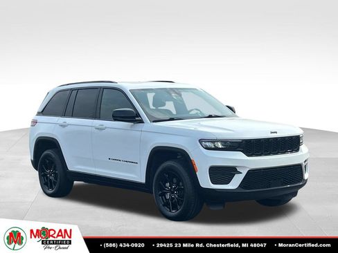 Used 2024 Jeep Grand Cherokee Altitude AWD/4WD image 7