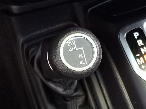 Used 2019 Jeep Wrangler Sport AWD/4WD image 24