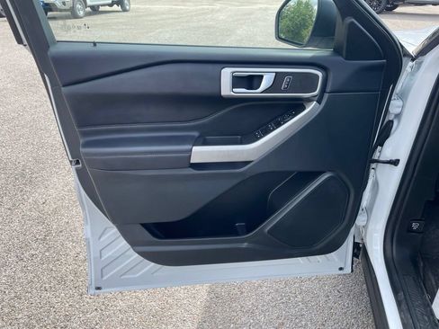 Used 2023 Ford Explorer XLT w/ Equipment Group 202A RWD image 15