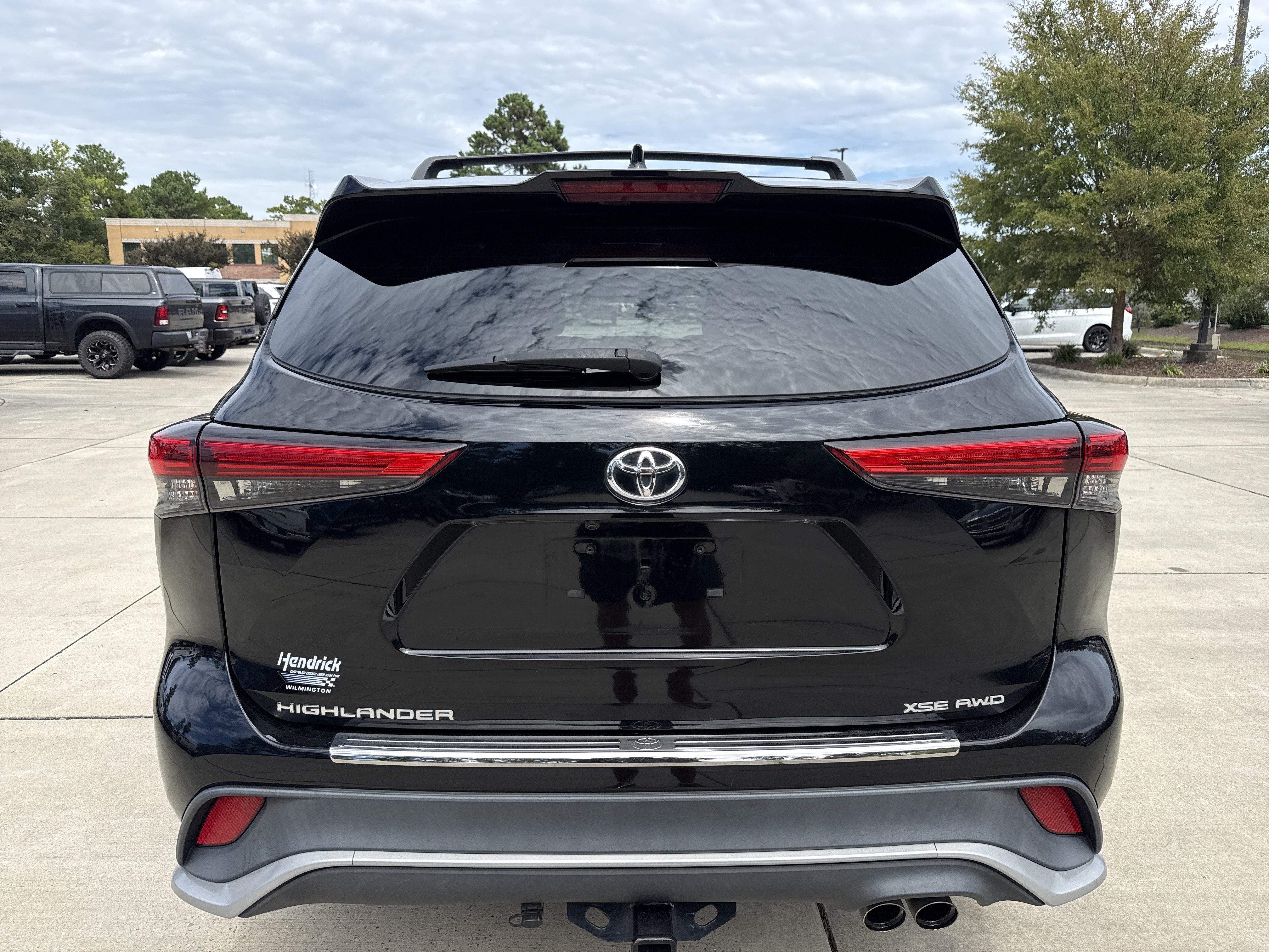 Used 2021 Toyota Highlander XSE AWD/4WD image 8