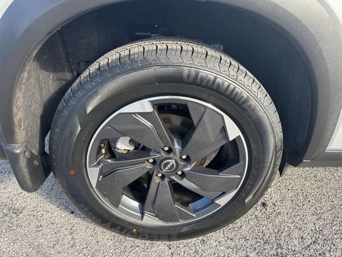 Certified 2025 Nissan Rogue SV FWD image 10