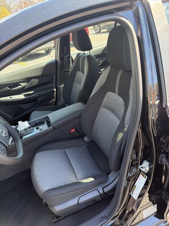 Used 2026 Nissan Sentra SV w/ SV Convenience Package FWD image 17