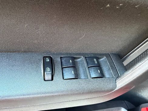 Used 2009 Ford Focus SE FWD image 19