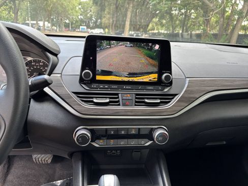 Used 2025 Nissan Altima 2.5 SV FWD image 29