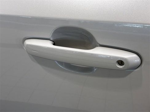 Used 2024 Toyota Grand Highlander Limited image 9