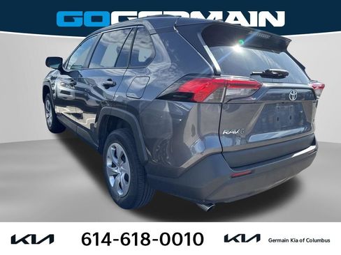 Used 2021 Toyota RAV4 LE AWD/4WD image 3