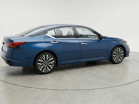 Used 2025 Nissan Altima 2.5 SV image 9