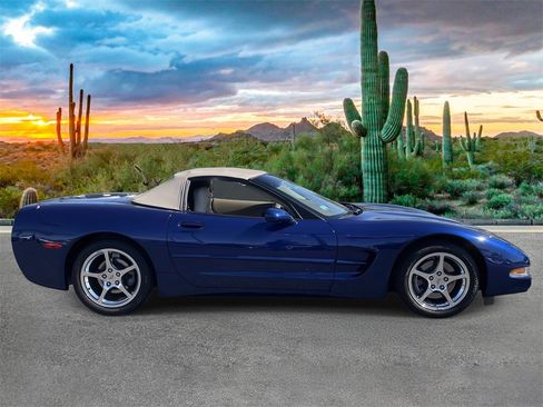 Used 2004 Chevrolet Corvette Convertible w/ Preferred Equipment Group image 2
