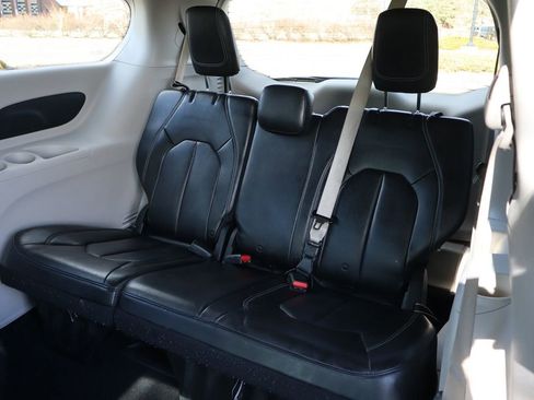 Used 2021 Chrysler Voyager Lxi image 20