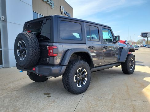 Used 2025 Jeep Wrangler Unlimited Rubicon 4xe w/ Safety Group AWD/4WD image 4