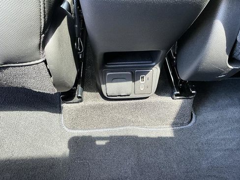 Used 2023 Chevrolet TrailBlazer RS w/ Sun and Liftgate Package FWD image 27