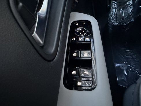 Used 2023 Nissan Ariya FWD image 25