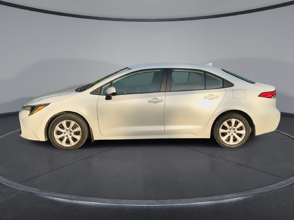 Used 2025 Toyota Corolla LE FWD image 5