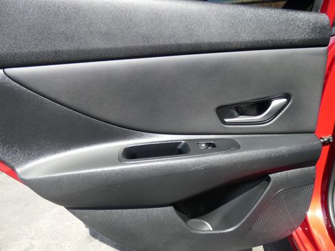 Used 2023 Hyundai Elantra Limited image 39