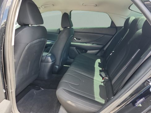 Used 2021 Hyundai Elantra SEL FWD image 17