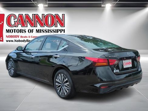 Used 2024 Nissan Altima 2.5 SV FWD image 7