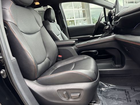 Used 2024 Toyota Sienna XSE image 28