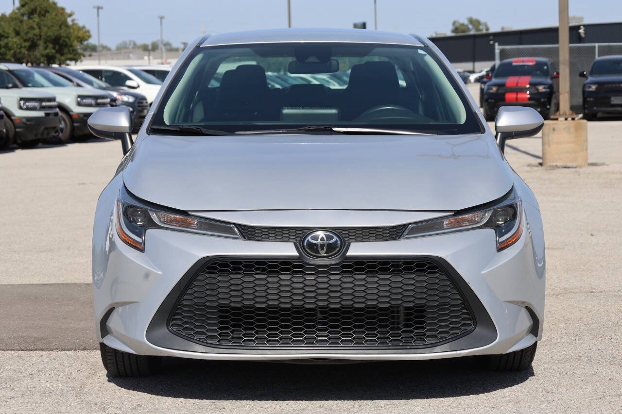 Used 2022 Toyota Corolla LE FWD image 2