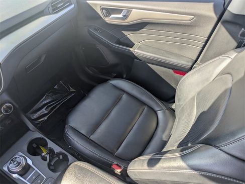 Used 2022 Ford Escape SEL image 19