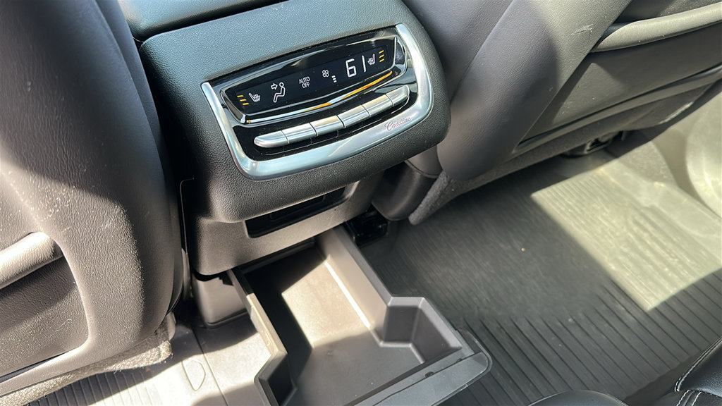 Used 2024 Cadillac XT6 Sport w/ Technology Package AWD/4WD image 29