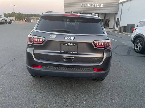 Used 2022 Jeep Compass Latitude FWD image 6