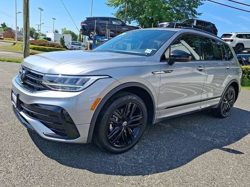Used 2022 Volkswagen Tiguan SE R-Line AWD/4WD image 3