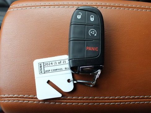 Used 2024 Jeep Compass Limited image 29