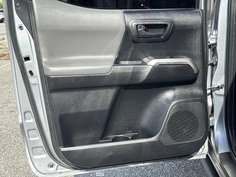 Used 2021 Toyota Tacoma SR5 RWD image 13