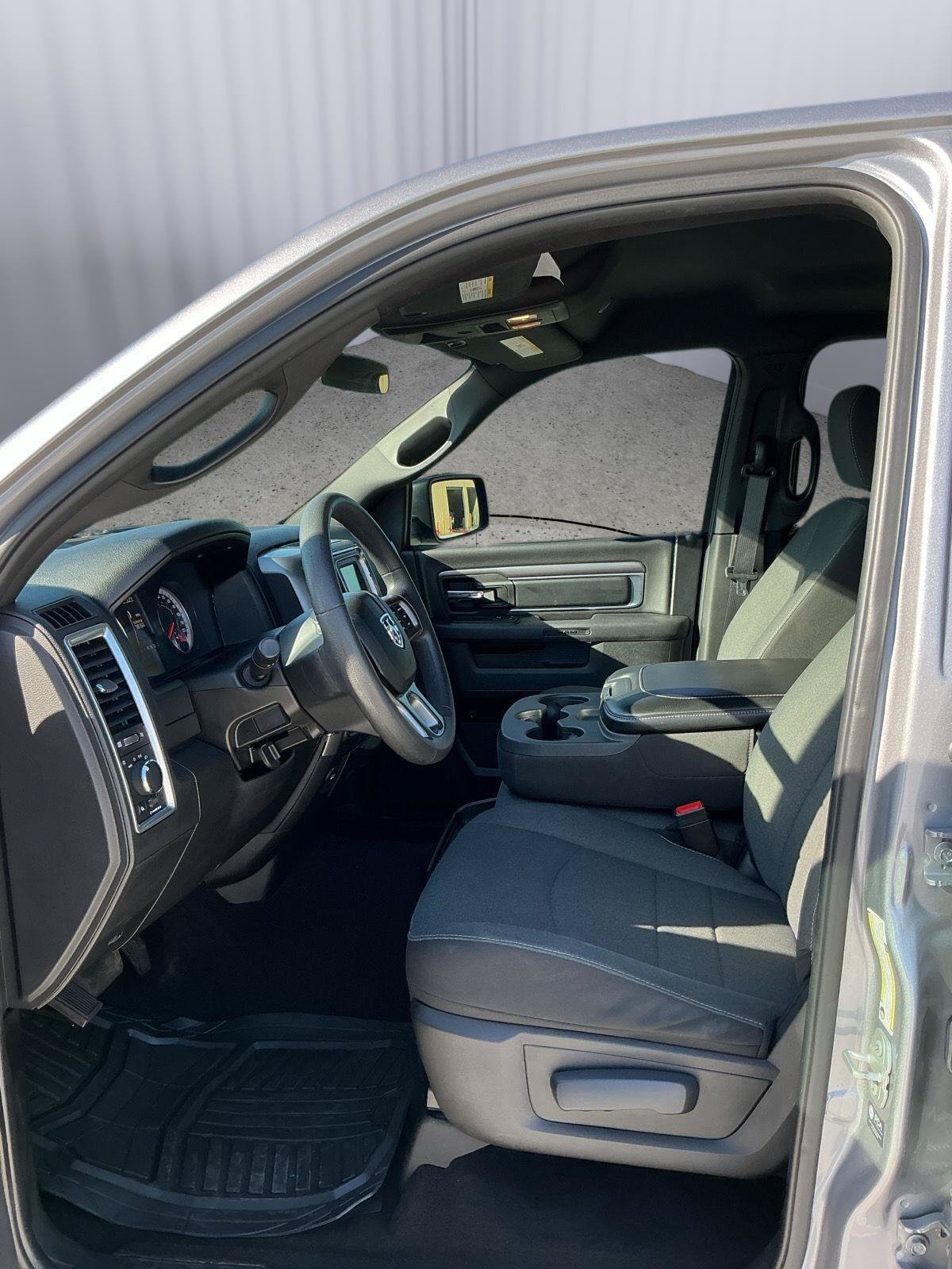 Used 2024 RAM 1500 Warlock AWD/4WD image 15