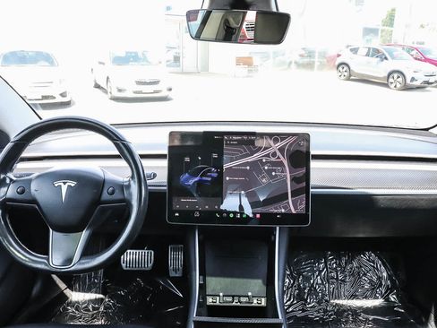 Used 2018 Tesla Model 3 RWD image 16