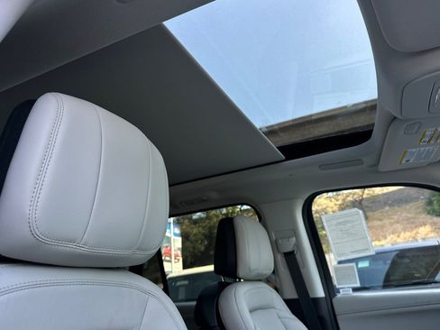 New 2026 Lincoln Navigator Reserve AWD/4WD image 17