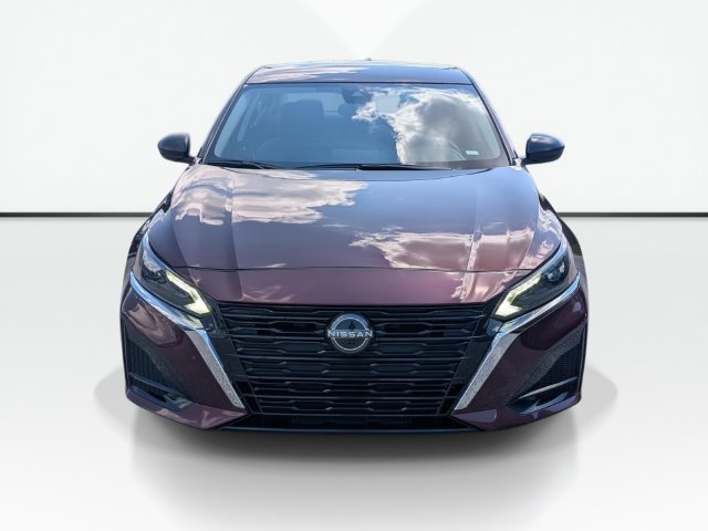 Used 2024 Nissan Altima 2.5 SV FWD image 2