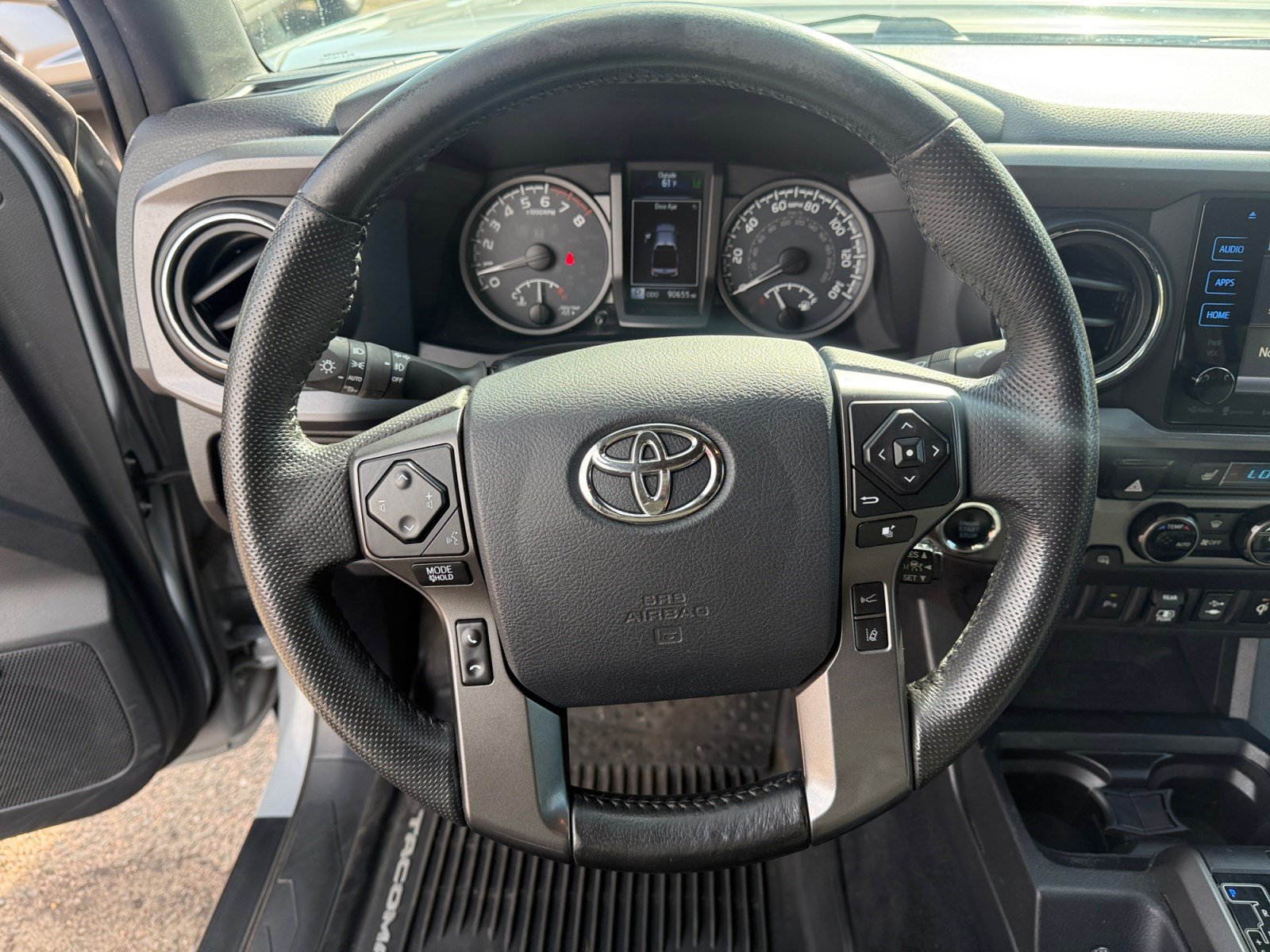 Used 2018 Toyota Tacoma TRD Sport AWD/4WD image 9