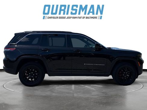 Used 2024 Jeep Grand Cherokee Laredo X w/ Luxury Tech Group I AWD/4WD image 7