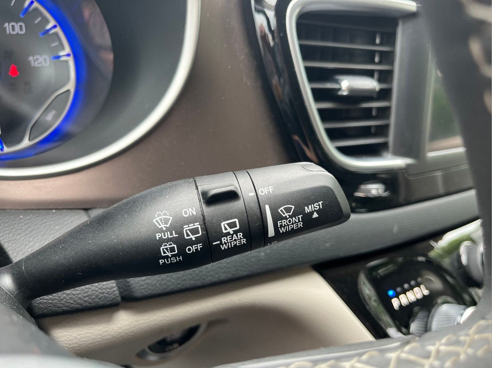 Used 2023 Chrysler Voyager LX FWD image 17