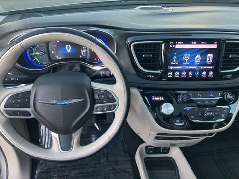 Used 2018 Chrysler Pacifica Limited w/ Advanced Safetytec Group image 4